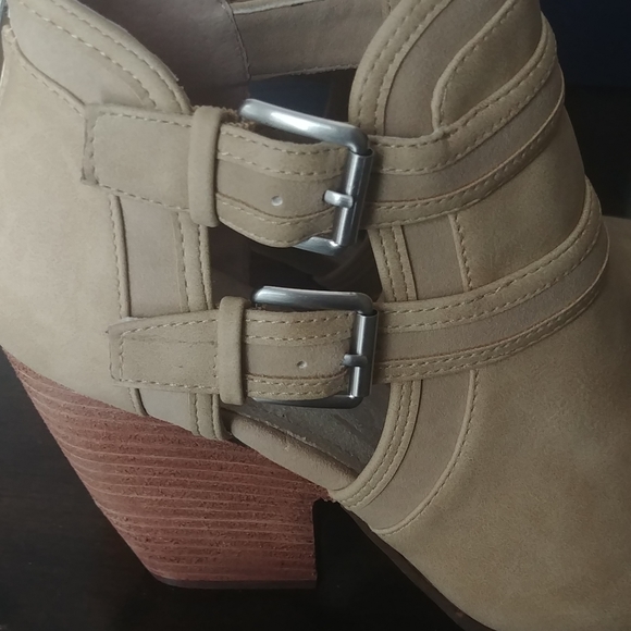 NEW 🌺 Charles David Naval Suede Booties - Picture 5 of 9